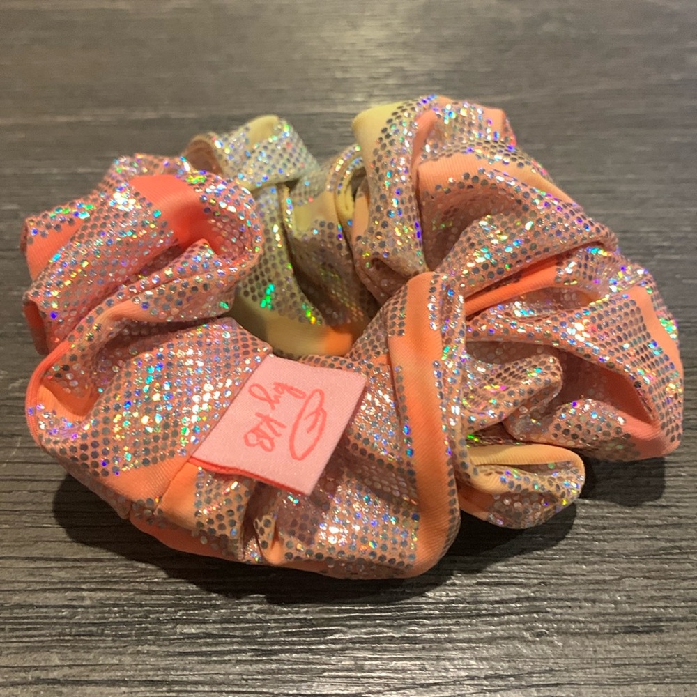 Dew Edit by Kaitlyn Bristowe Scrunchie